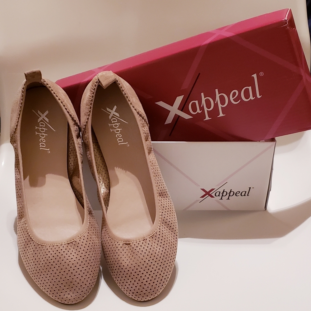 Xappeal flat shoes, Size 8.5M, Color Blush.